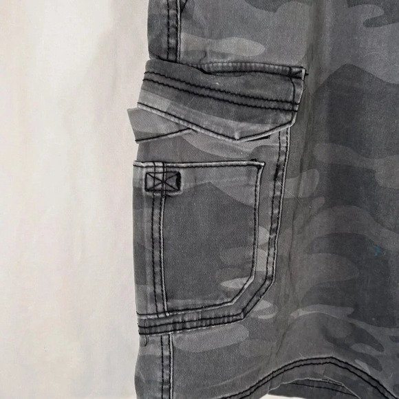 Unionbay Camo Cargo Shorts Men's 42 Grey Button Zip Side Pockets - Picture 4 of 11